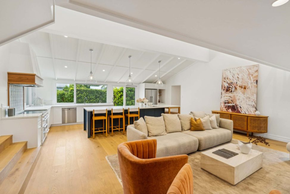 Brisbane renovation builders, high-end home renovations, Brisbane home extensions, custom home builders Brisbane, award-winning builders Brisbane, sustainable home renovations, modern home design Brisbane